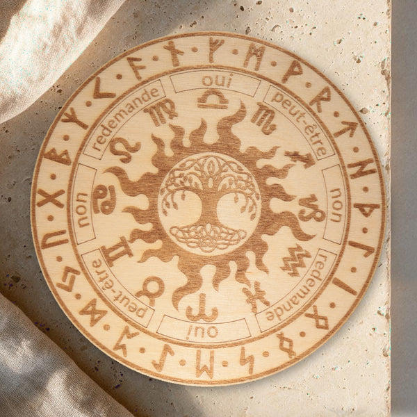 Planche radiesthésie runes et zodiaque en bouleau gravé de 13 cm