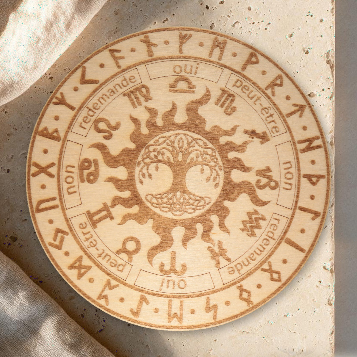 Planche radiesthésie runes et zodiaque en bouleau gravé de 13 cm