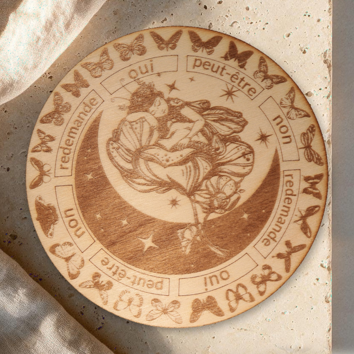 Planche pendule oui non fée endormie sur un croissant de lune, 13 cm