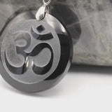 Pendentif OM en Obsidienne Noire — Pierre naturelle du Mexique