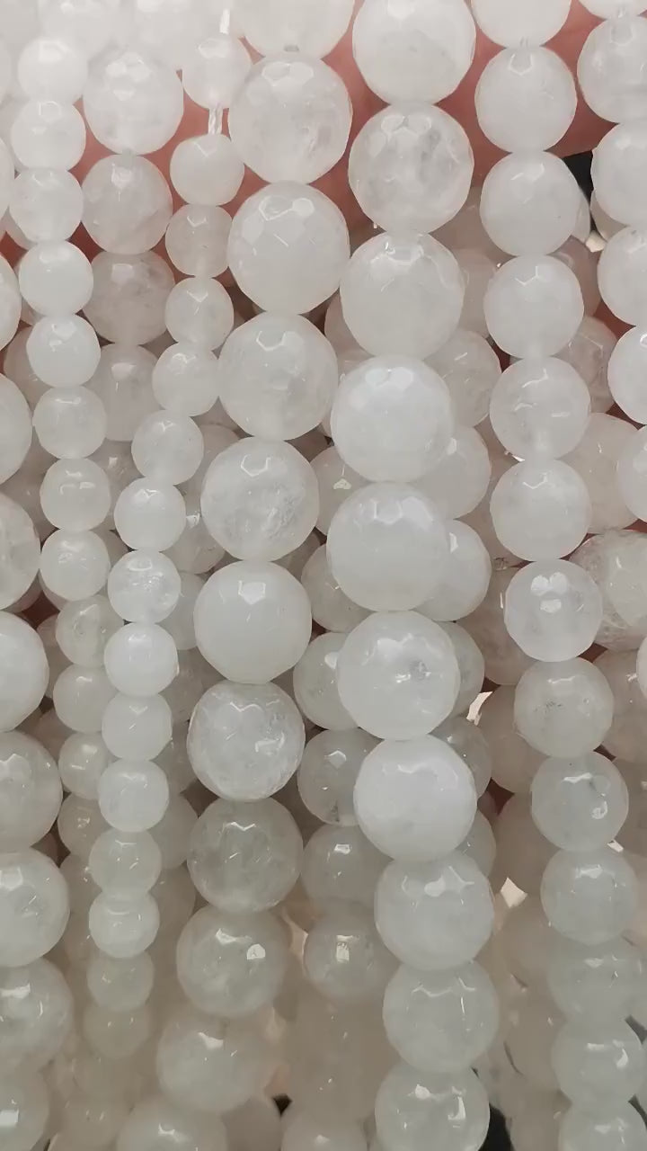 Vidéo des perles de jade blanc néphrite facettées sur fil de 36 cm