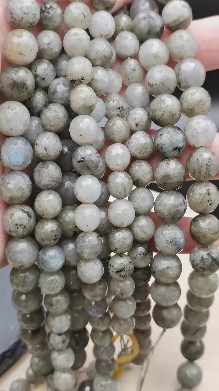 Vidéo des perles de labradorite facettées sur fil de 36 cm