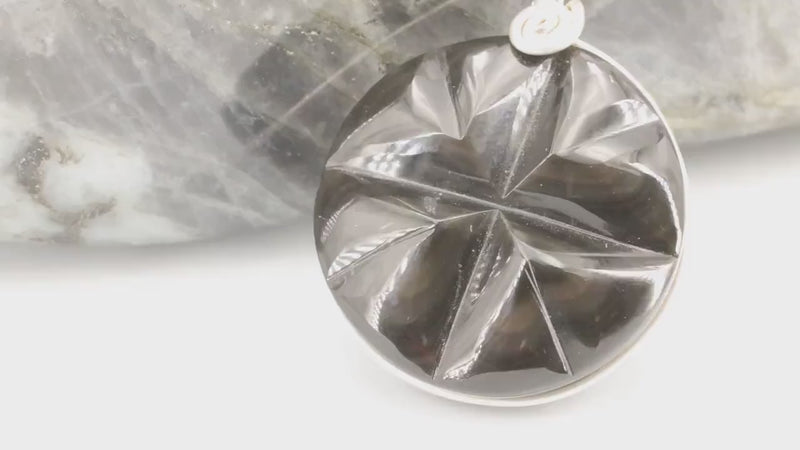Vidéo du pendentif étoile en obsidienne œil céleste et de ses reflets