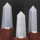 Pointe en Calcite Bleue de Madagascar — Grand obélisque poli à la main