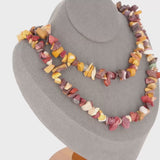 Vue détaillée du Collier (Esprit d'Aventure) montrant les pierres baroques de Jaspe Mokaïte aux teintes terreuses.