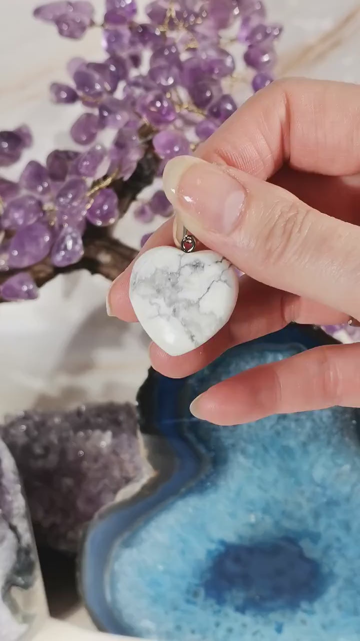 Bijou en pierre naturelle : Pendentif cœur en Howlite blanche
