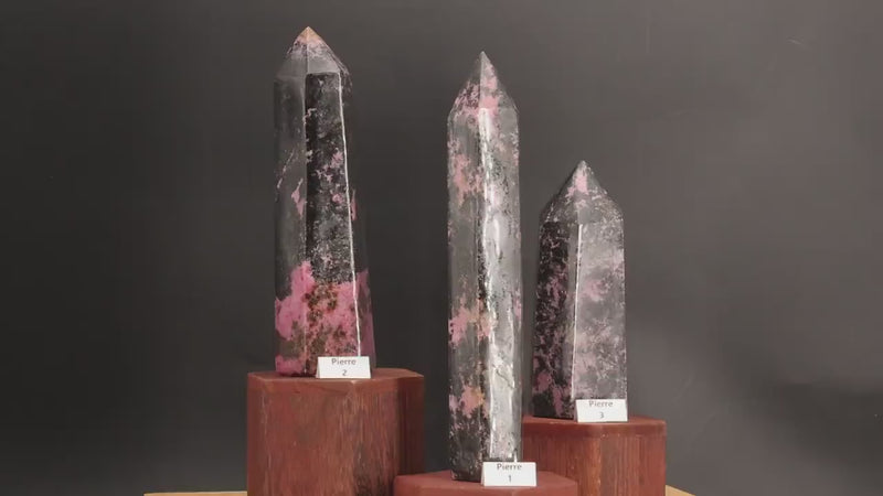 Vidéo de la pointe en rhodonite filmée sous tous les angles