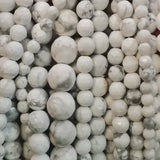 Perles de Howlite blanche facettées 4, 6, 8 et 10 mm — Fil de 36 cm