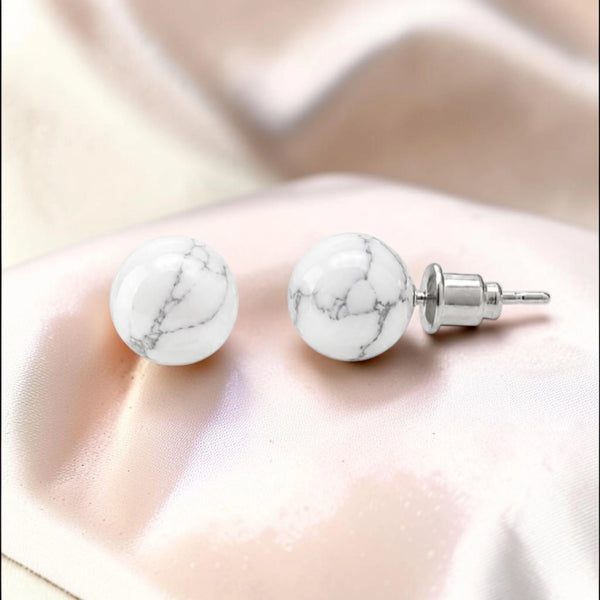 Puces d'oreilles howlite blanche boule 8 mm en pierre naturelle sur acier argenté
