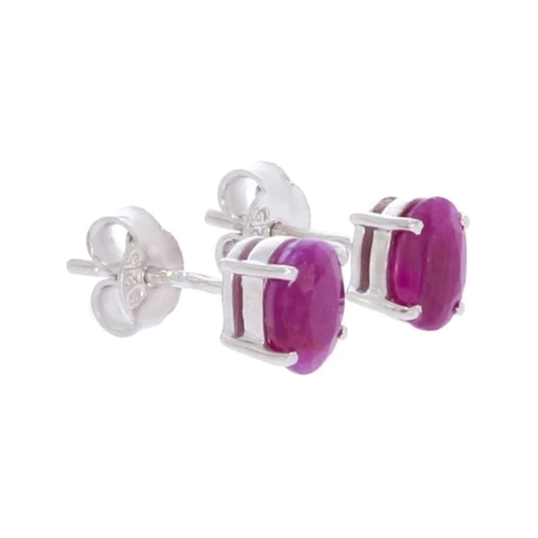 Paire de boucles d'oreilles rubis Porrima sur fond blanc, argent 925 rhodié