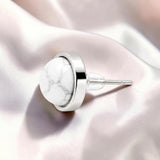 Puces d'Oreilles Howlite Blanche SERTIA® – pierre sertie 10 mm, acier argenté