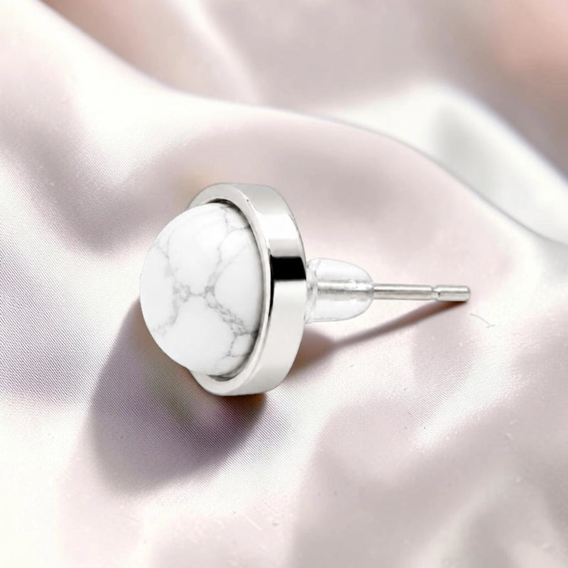 Puce d'oreille sertie en acier inoxydable argenté, pierre howlite blanche naturelle, bijou femme