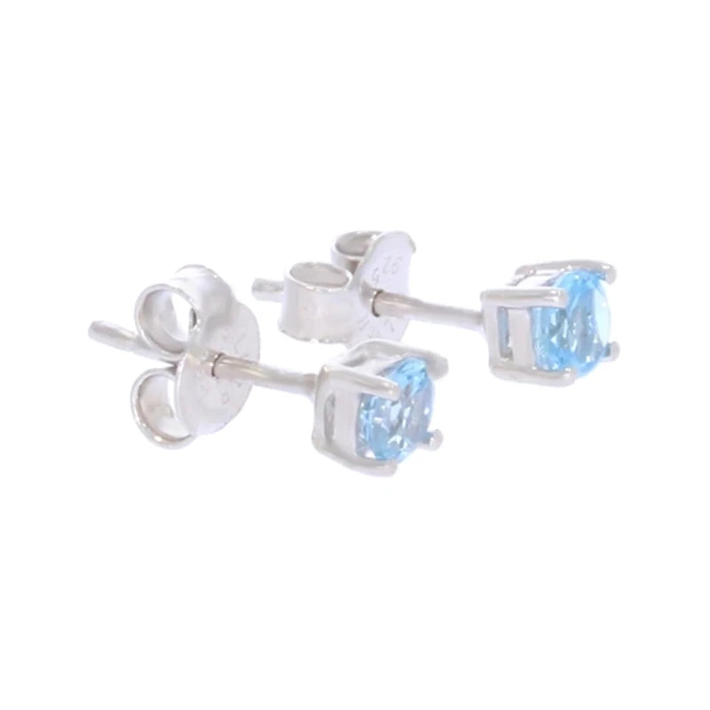 Paire de boucles d'oreilles topaze bleue Asterion sur fond blanc, argent 925 rhodié