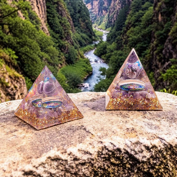 Pyramide orgonite arbre de vie améthyste en pierre naturelle 60mm — sérénité et élévation spirituelle