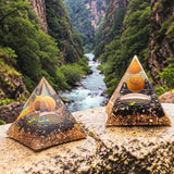 Pyramide Orgonite Arbre de Vie Œil de Tigre et Obsidienne Noire, Confiance et Protection