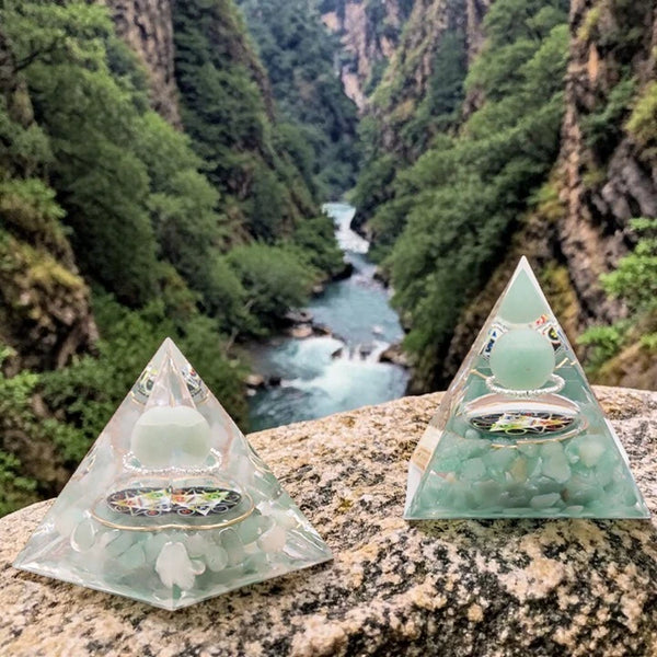 Pyramide orgonite cube de Métatron aventurine verte en pierre naturelle 60mm — équilibre et prospérité