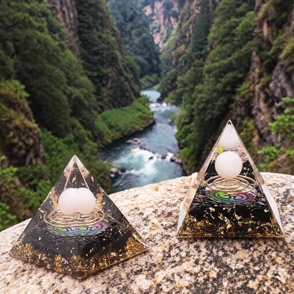 Pyramide orgonite OM spirale quartz rose et obsidienne noire en pierre naturelle 60mm — amour en mouvement