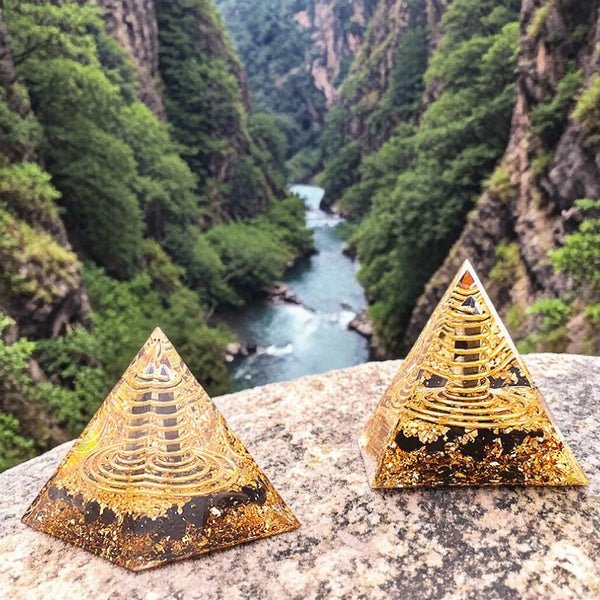 Pyramide orgonite pointe obsidienne noire en pierre naturelle 60mm — protection pure