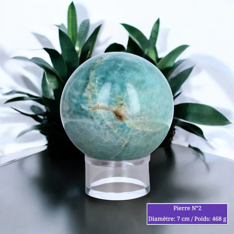 Détail de la sphère d'Amazonite, pierre naturelle vert turquoise polie