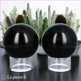 Sphère en Tourmaline Noire polie à la main, pierre naturelle pour protection énergétique.