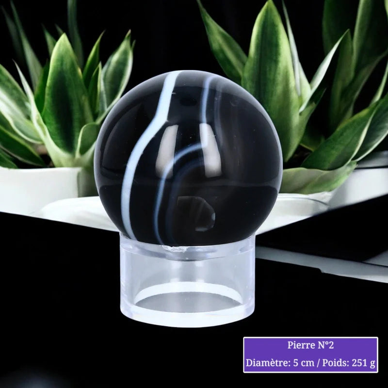 Détail de la sphère d'Agate Noire, pierre naturelle du Brésil polie