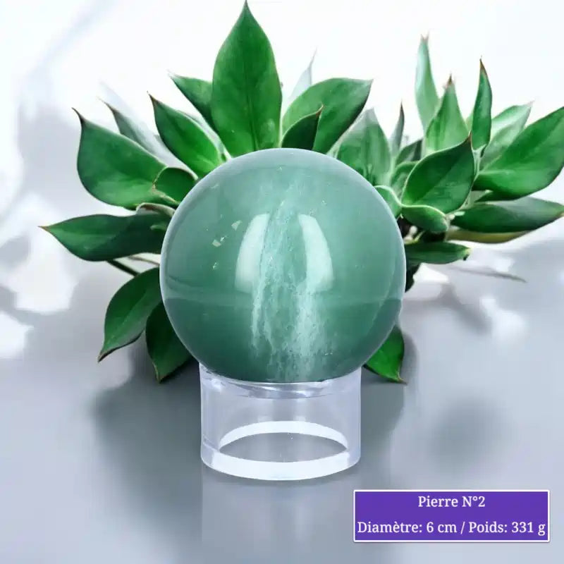 Détail de la sphère d'Aventurine Verte, pierre naturelle verte polie