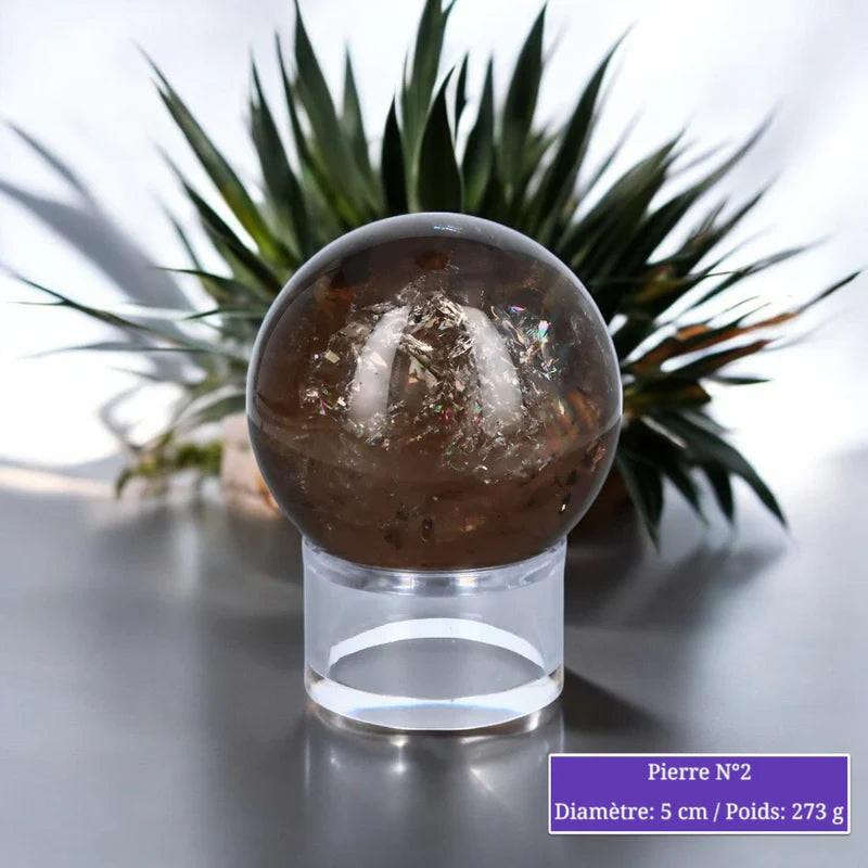 Détail de la sphère de Quartz Fumé, pierre naturelle brun fumé polie