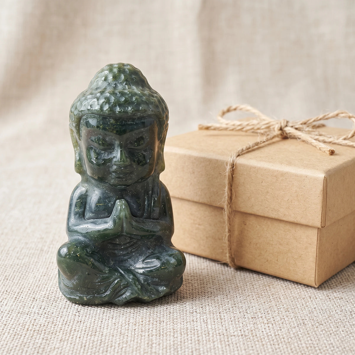 Statue Bouddha en pierre verte agate mousse, idée cadeau avec sa boîte