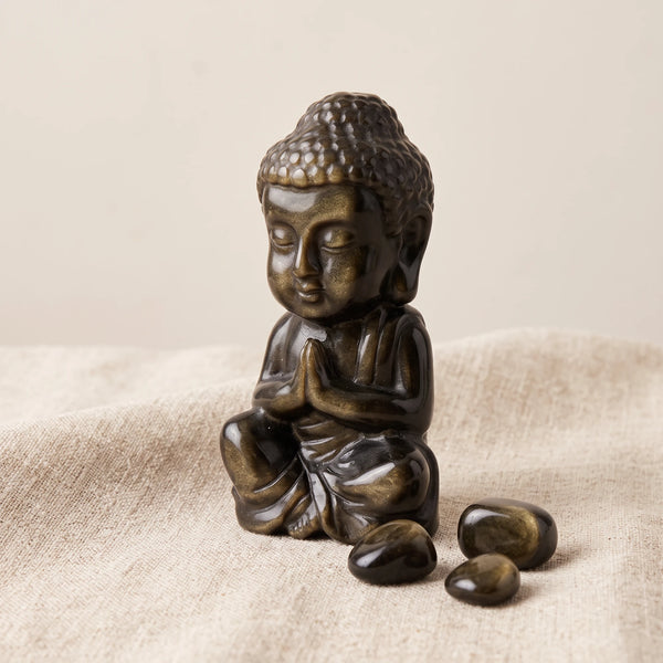 Statuette Bouddha en obsidienne dorée du Mexique avec des pierres roulées