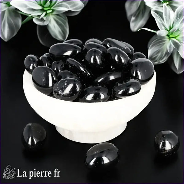 Pierres roulées en Tourmaline Noire naturelle du Brésil. Idéale pour lithothérapie, protection et ancrage. Éliminez les énergies négatives et retrouvez l'équilibre.